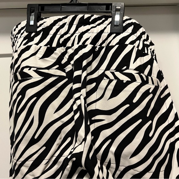 NWT Size Medium Cabi ATC Zebra Joggers - Picture 9 of 10